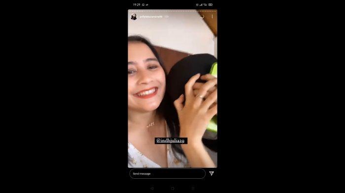 Prilly Latuconsina disusul sahabatnya saat liburan ke Bali
