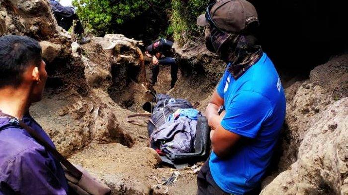 Korban bernama Iglesias Sinaban (26) meninggal dunia di Sarter 3 Gunung Kerinci.