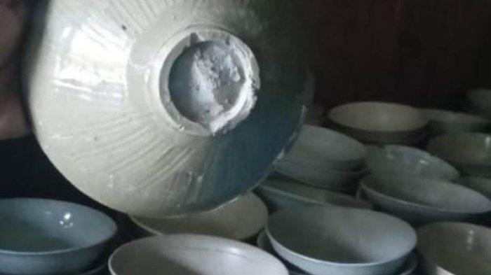 730 buah mangkok temuan masyarakat RT 02 Parit Kerbau, Desa Mekar Alam, Kecamatan Seberang Kota, Kabupaten Tanjung Jabung Barat