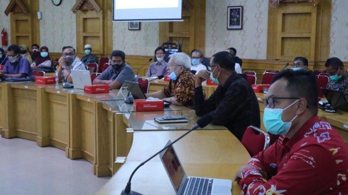 ADB Aksi menggelar Pendidikan dan Pelatihan Penilaian Angka Kredit Dosen dan Peer Review bagi Dosen, Ketua Jurusan dan Ketua Prodi serta Perwakilan Fakultas yang berlangsung di Aula Rektorat Lantai III Kampus Mendalo, Rabu (2/12).