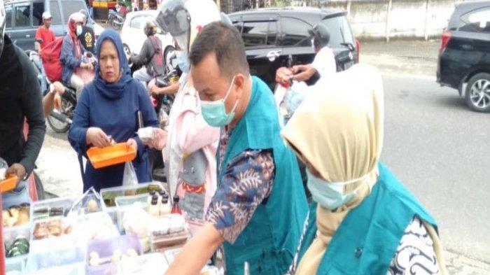 Balai Pengawasan Obat dan Makanan di Jambi melaksanakan kegiatan pengawasan pangan jajanan takjil dalam rangka melindungi masyarakat dari pangan yang mengandung bahan berbahaya.
