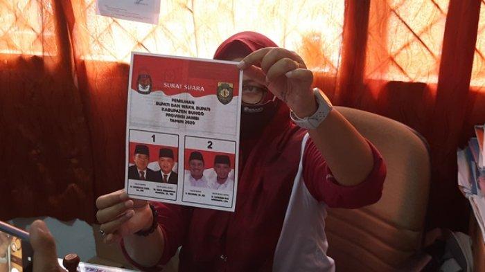 Contoh surat suara. Komisi Pemilihan Umum (KPU) Kabupaten Bungo kekurangan ratusan surat suara akibat rusak dan kekurangan pengiriman.