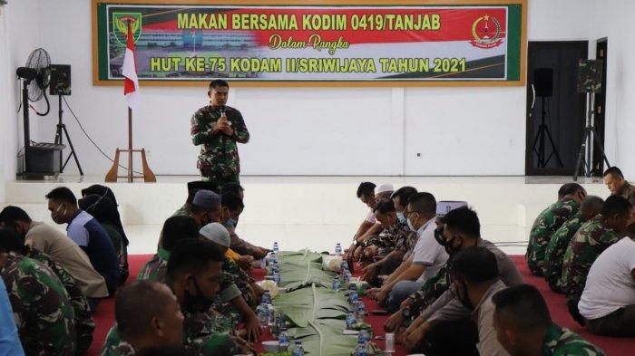 Dalam rangka HUT ke 75 tahun Kodam II/Swj TA 2021 di Makodim 0419/Tanjab dan di Koramil bersama jajaran Kodim 0419/Tanjab, menggelar acara syukuran.