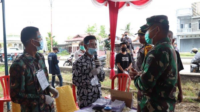 Dandim 0419/Tanjab Letkol Inf Erwan Susanto, S.I.P Mendampingi Bupati Tanjab Barat Dr. Ir. H Safrial, MS dan Rombongan melaksanakan Peninjauan Tempat Pemungutan Suara (TPS) di Kec. Tungkal Ilir, Bram Itam dan Betara.