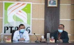 Direktur PTPN VI M. Iswan Achir dan Rektor Universitas Jambi Prof.Dr.H.Sutrisno, M.Sc.,Ph.D