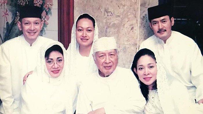 Foto Soeharto dan anak-anaknya