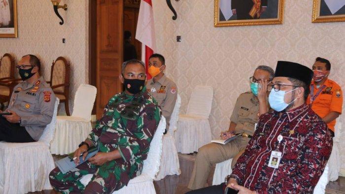 Gubernur Jambi Dr.Drs.H.Fachrori Umar, M.Hum menegaskan komitmen pemerintah Provinsi Jambi dalam menanggulangi kebakaran hutan dan lahan (Karhutla) di Provinsi Jambi.