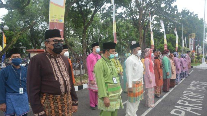 Gubernur Jambi, Dr.Drs.H.Fachrori Umar,M.Hum mengharapkan, Bank Jambi lebih berperan dalam mendorong perekonomian Provinsi Jambi secara riil, sehingga dapat membantu meningkatkan kemajuan Provinsi Jambi.