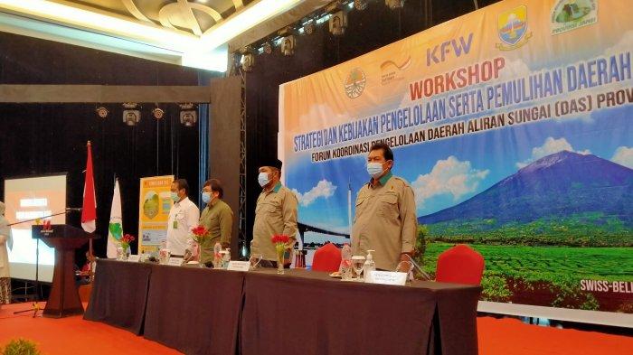Forum Koordinasi Pengelolaan Daerah Aliran Sungai Provinsi Jambi mengadakan workshop pengelolaan Daerah Aliran Sungai (DAS) pada Rabu (11/11/2020). Kegiatan ini membahas tentang