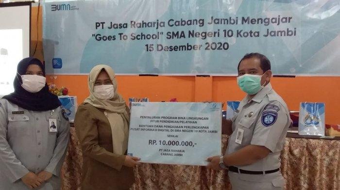 Jasa Raharja Jambi mengunjungi SMAN 10 Kota Jambi dalam rangkaian kegiatan rutinnya yakni Jasa Raharja Mengajar : Goes To School, Rabu (16/12).