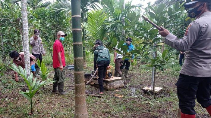 Kapolda Jambi Irjen Pol A Rachmad Wibowo meninjau operasionalisasi sumur bor Badan Restorasi Gambut (BRG) dan cadangan embung air Muntialo dalam rangka persiapan penanggulangan Karhutla 2021