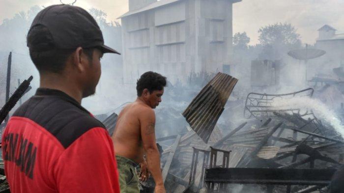 Enam unit rumah di Desa Pangkal Duri Ilir Kecamatan Mendahara, Kabupaten Tanjung Jabung Timur, Provinsi Jambi, ludes dilalap sijago merah, Sabtu (5/12/2020).