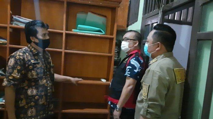 Dalami kasus dugaan penyelewengan dana desa, Kejari Bungo geledah kantor Dinas Pemberdayaan Masyarakat dan Desa (PMD) Bungo, Kamis (26/11/2020).