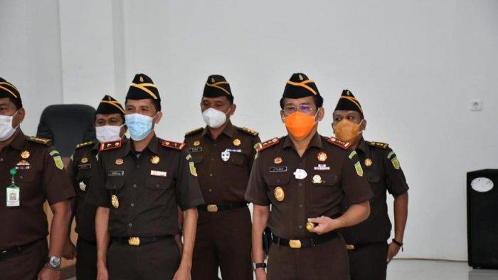 Kejati Jambi menggelar upacara penutupan dan pelantikan peserta diklat PPPJ angkatan LXXVII (77) tahun 2020, Rabu (23/12).