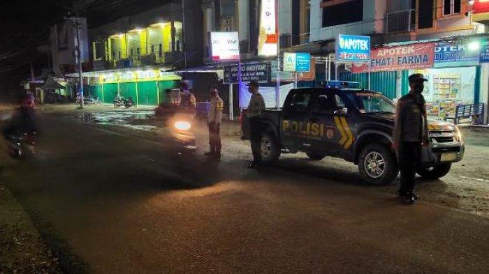 Tim gabungan mengamankan malam pergantian tahun di Kabupaten Merangin, Kamis (31/12/2020) malam. Malam Pergantian Tahun di Merangin Sepi, Sejumlah Caffe dan Tempat Tongkrongan Dibubarkan
