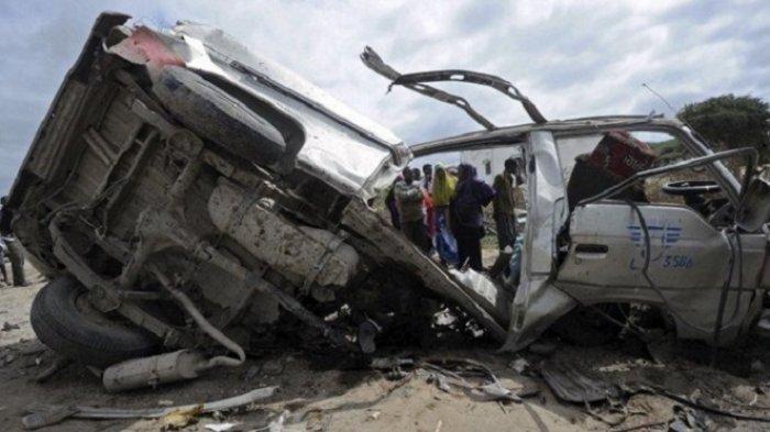 Satu minibus hancur lebur terkena ranjau darat di pinggiran Mogadishu, Somalia