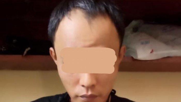 Tersangka yang membawa 12 paket sabu