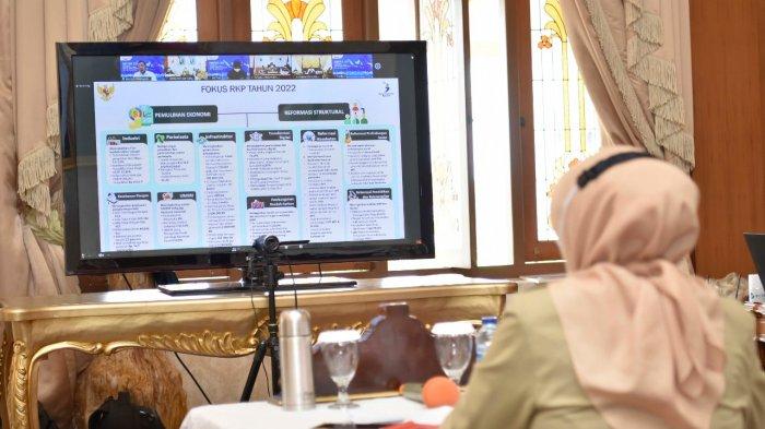 Penjabat (Pj) Gubernur Jambi, Dr.Hari Nur Cahya Murni,M.Si mengusulkan 3 (tiga) proyek prioritas nasional kepada Kepala Badan Perencanaan Pembangunan Nasional (Bappenas)/Menteri Perencanaaan Pembangunan Nasional (PPN), Suharso Monoarfa dalam Rapat Penajaman Rencana Proyek Prioritas Strategis (Major Project) yang akan Dilaksanakan di Daerah Tahun 2022.