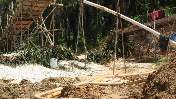 Lokasi tiga warga tewas tertimbun tanah terbis di saat melakukan penambangan emas tanpa izin (PETI) di Merangin, Kamis (4/6/2020).