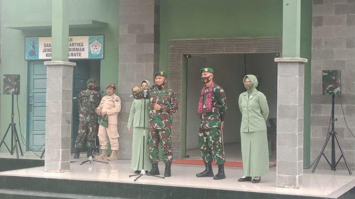 Letkol Inf Widi Rahman, Komandan Distrik Militer 0416/Bungo Tebo pisah sambut dengan Letkol Inf Arianto Maskarr Subagio dan anggota Makodim, Minggu (14/1/2021)