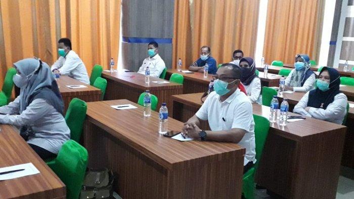 Pj Ketua TP-PKK Provinsi jambi Ny Hj Iin Kurniasih Sudirman membuka acara pertemuan koordinasi/Lokakarya penguatan pengelolaan pokjanal posyandu tahun 2021 di V Hotel Jambi, rabu (7/4).