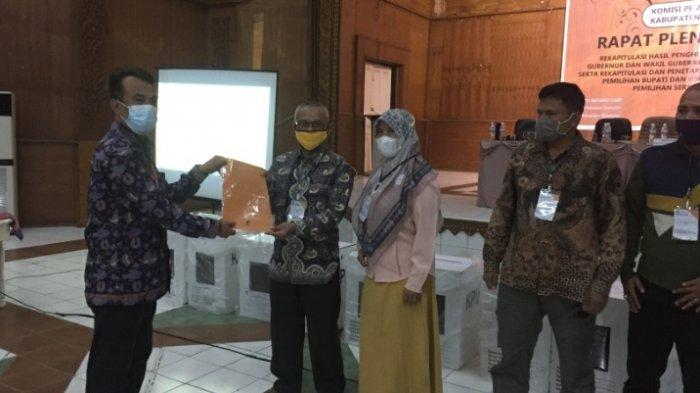 Rapat pleno terbuka rekapitulasi perhitungan suara Pilbup Batanghari 2020 telah berakhir, Rabu (16/12/2020), pukul 21.00 WIB.