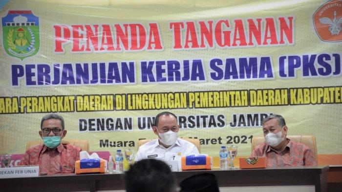 Rabu (31/03/2021), Pemerintah Kabupaten Tebo bersama Fakultas Ekonomi dan Bisnis Universitas Jambi melakukan penandatanganan kerja sama di berbagai bidang di Aula Kantor Bakeuda.