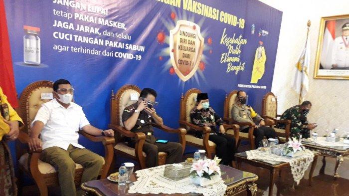 Gubernur Jambi, Kapolda jambi Irjen PolĀ A Rachmad Wibowo dan Komandan Korem 042 Garuda Putih Brigjen TNI M Zulkifli, Kajati Jambi Johanis Tanak dan Wakil Ketua DPRD Jambi