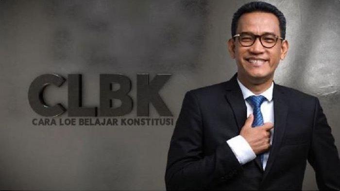 Pengamat politik Refly Harun mengatakan ada kejanggalan keterangan versi polisi dan FPI soal kronologi meninggalnya 6 laskar FPI.