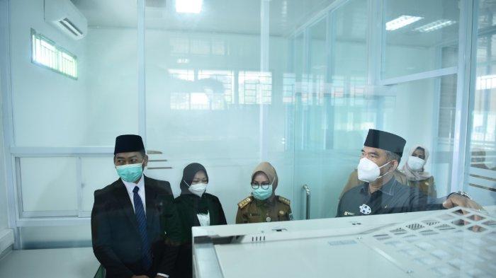 Senin pagi (21/12), Wali Kota Jambi H. Syarif Fasha meresmikan gedung Laboratorium Kesehatan Daerah (Labkesda) milik Pemerintah Kota Jambi, yang akan melayani uji Swab PCR bagi masyarakat di Kota Jambi.