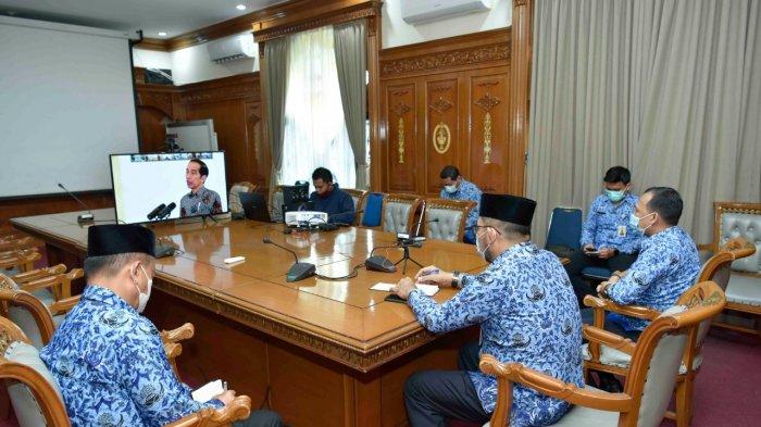 Sekretaris Daerah (Sekda) Provinsi Jambi, H.Sudirman,SH.,M.H., mengharapkan, dengan adanya penandatanganan kerja sama kemitraan antara Penanaman Modal Asing (PMA) dan Penanaman Modal Dalam Negeri (PMDN) dengan Usaha Mikro, Kecil dan Menengah (UMKM) dapat memberikan dampak positif bagi UMKM, khususnya UMKM di Provinsi Jambi.