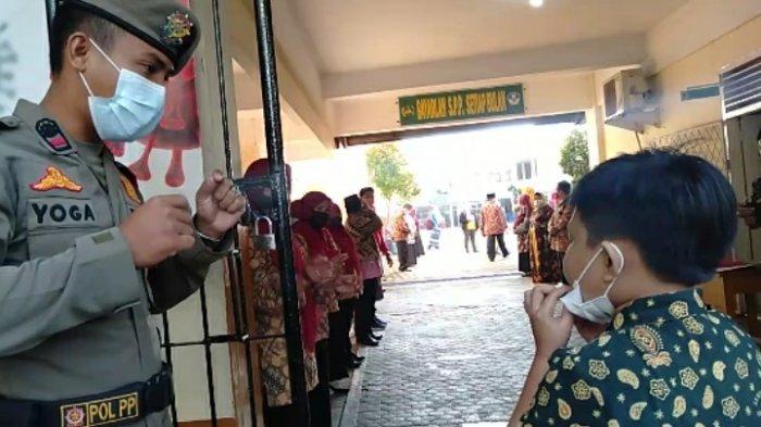 Simulasi belajar tatap muka di SD Adhyaksa Kota Jambi.