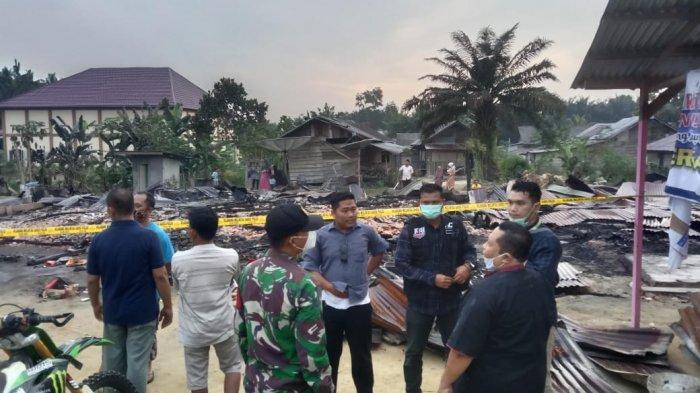 Telah terjadi kebakaran di Jalan Merdeka Barat RT. 04 dan RT. 30 Desa Purwodadi tadi malam sekitar jam 12.06 WIB.