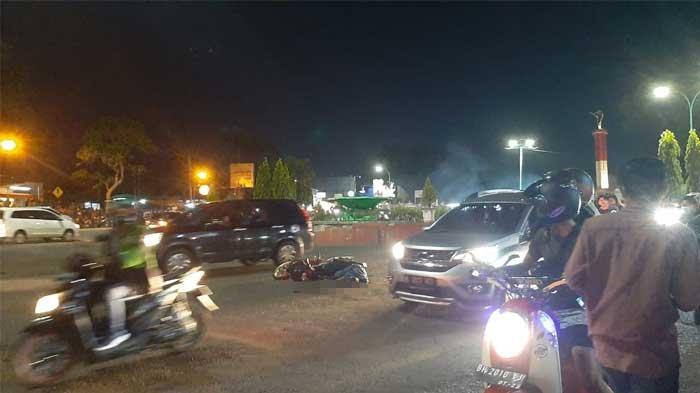 Terjadi tabrakan antara sepeda motor vs truk di Bundaran Tugu Juang, Kota Jambi, Rabu (7/4/2021) pukul 21.00 WIB.