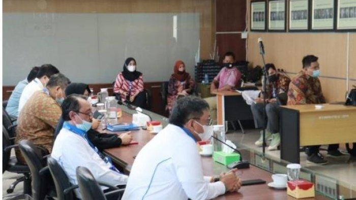 Universitas Jambi menjalin kerjasama dengan PT. Perkebunan Nusantara VI (PTPN VI), kerjasama tersebut ditandai dengan penandatangan MoU tentang Pendidikan dan Peningkatan kualitas sumber daya manusia serta pengabdian kepada masyarakat dan peningkatan kualitas sumber daya, Kamis (25/2) di Ruang Rapat Sawit Lt. IlI, Gedung Kantor Pusat PTPN VI.