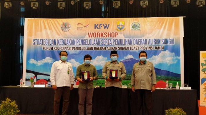 Forum Koordinasi Pengelolaan Daerah Aliran Sungai Provinsi Jambi mengadakan workshop pengelolaan Daerah Aliran Sungai (DAS) pada Rabu (11/11/2020). Kegiatan ini membahas tentang