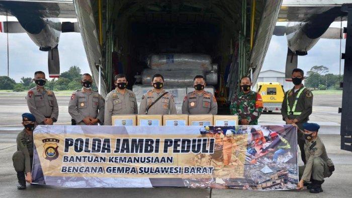 Wakapolda Jambi, Brigjen Pol. Yudawan R melepas bantuan sosial (Bansos) Polda Jambi Peduli Bencana Gempa Bumi di Sulawesi Barat (Sulbar) dan Banjir di Kalimantan Selatan (Kalsel).