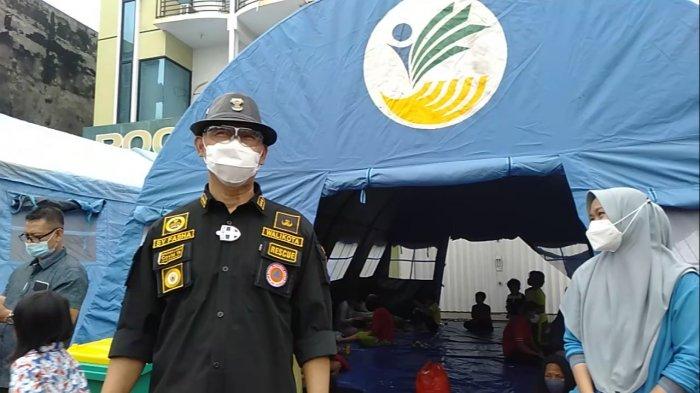 Wali Kota Jambi H Syarif Fasha saat meninjau banjir di Kelurahan Jelutung, Kamis (31/12/2020) siang sekaligus melihat posko pengungsian warga.