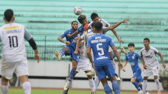 Uji coba PSIS Semarang vs PSIM Yogyakarta di Stadion Moch Soebroto Magelang, Jumat (26/11/2022) sore - ist