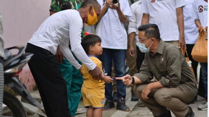 Anggota DPR RI Sugiono, menyapa warga di Keluarahan Bandarharjo, Kecamatan Semarang Utara, Selasa (23/3/2021).