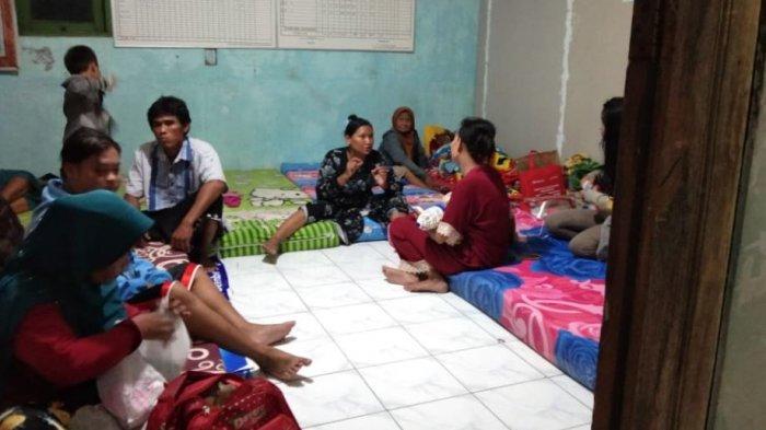 Angin puting beliung yang menerjang Desa Karangsono, Kecamatan Mranggen, Kabupaten Demak, pada Selasa, (23/2/2021) sore tadi luluh lantakan 170 rumah warga rusak.