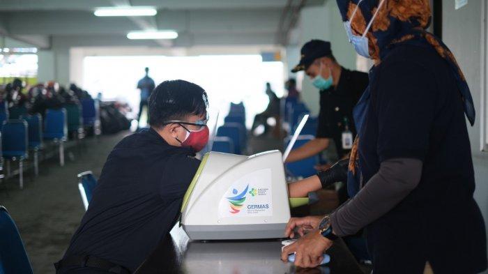 Bea Cukai Tanjung Emas Melakukan vaksinasi Covid-19 di Pelabuhan Tanjung Emas, Jumat, (26/02/21).