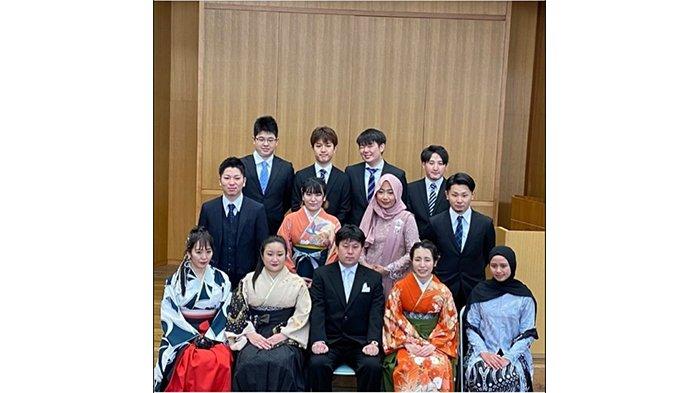 Bersama para dosen Takamatsu University