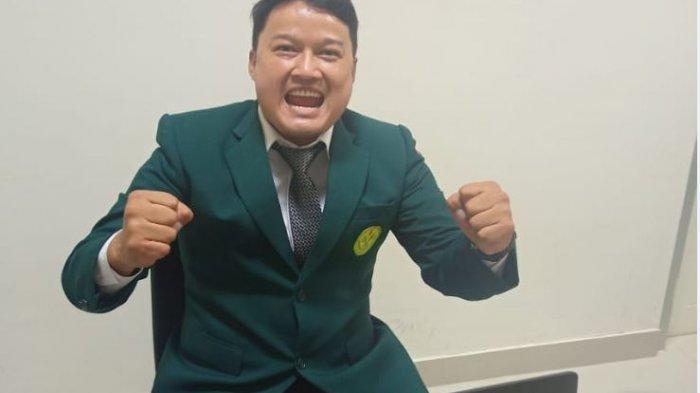 Budi Kurnia saat usai menjalani sidang thesis S2