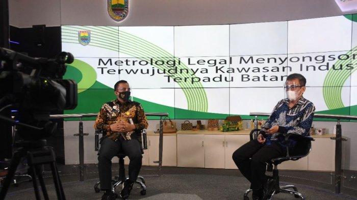 Bupati Batang Wihaji saat menjadi narasumber webinar Metrologi legal Menyongsong Terwujudnya KITB yang di gagas oleh Kementerian Perdagangan di ruang Commend Center Pemkab Batang, Kamis (7/1/2021).
