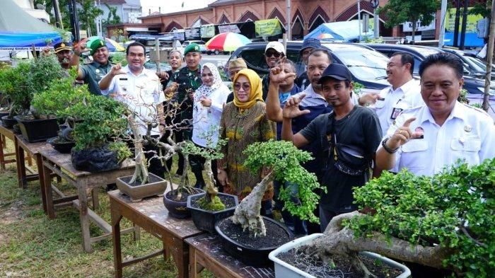 Bupati Blora Arief Rohman saat berada di Blora Fest 2022 yang digelar di lapangan eks Pasar Induk Lama, depan Mapolsek Blora Kota, mulai hari ini Rabu (21/12/2022) hingga Kamis (29/12/2022) mendatang
