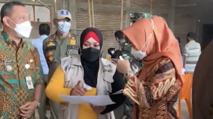 Bupati Demak, Eisti’anah, menyambangi sejumlah tempat memonitor pelaksanaan vaksinasi di Kab Demak.