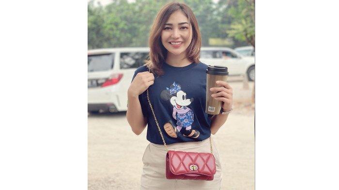 Eks personel Trio Macan, Yuselly alias Chacha Sherly mengalami kecelakaan lalu lintas di Jalan Tol Ungaran. (IG: chacha.sherly)