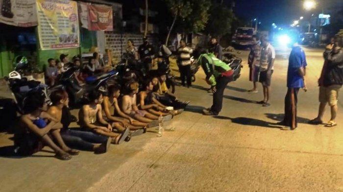 Delapan orang yang terlibat tawuran tertangkap sedang pesta miras oleh Tim Resmob Elang Utara di Jalan Mpu Tantular, Semarang Utara, Kota Semarang, Selasa (15/9/2020) malam.