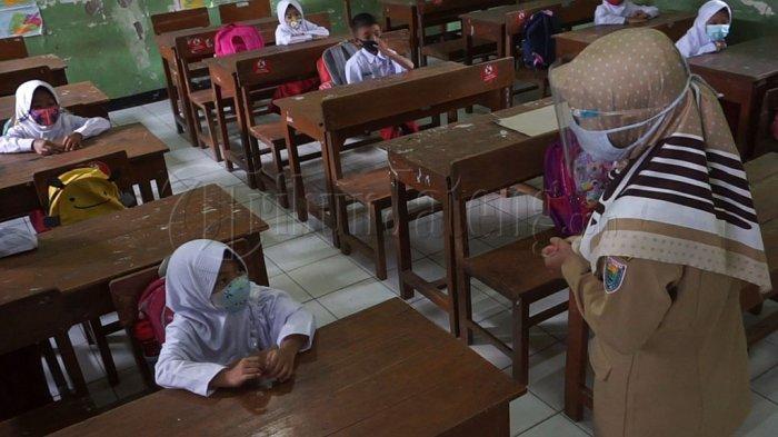 Hari pertama masuk sekolah di Kabupaten Batang 9 Maret 2021.